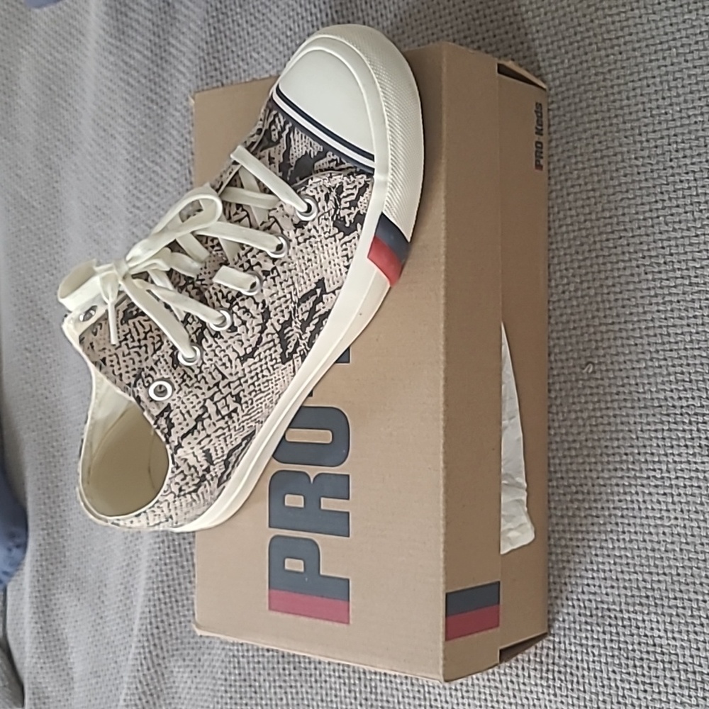 Men Pro-Keds Sneakers. Leopard print. 9.5.